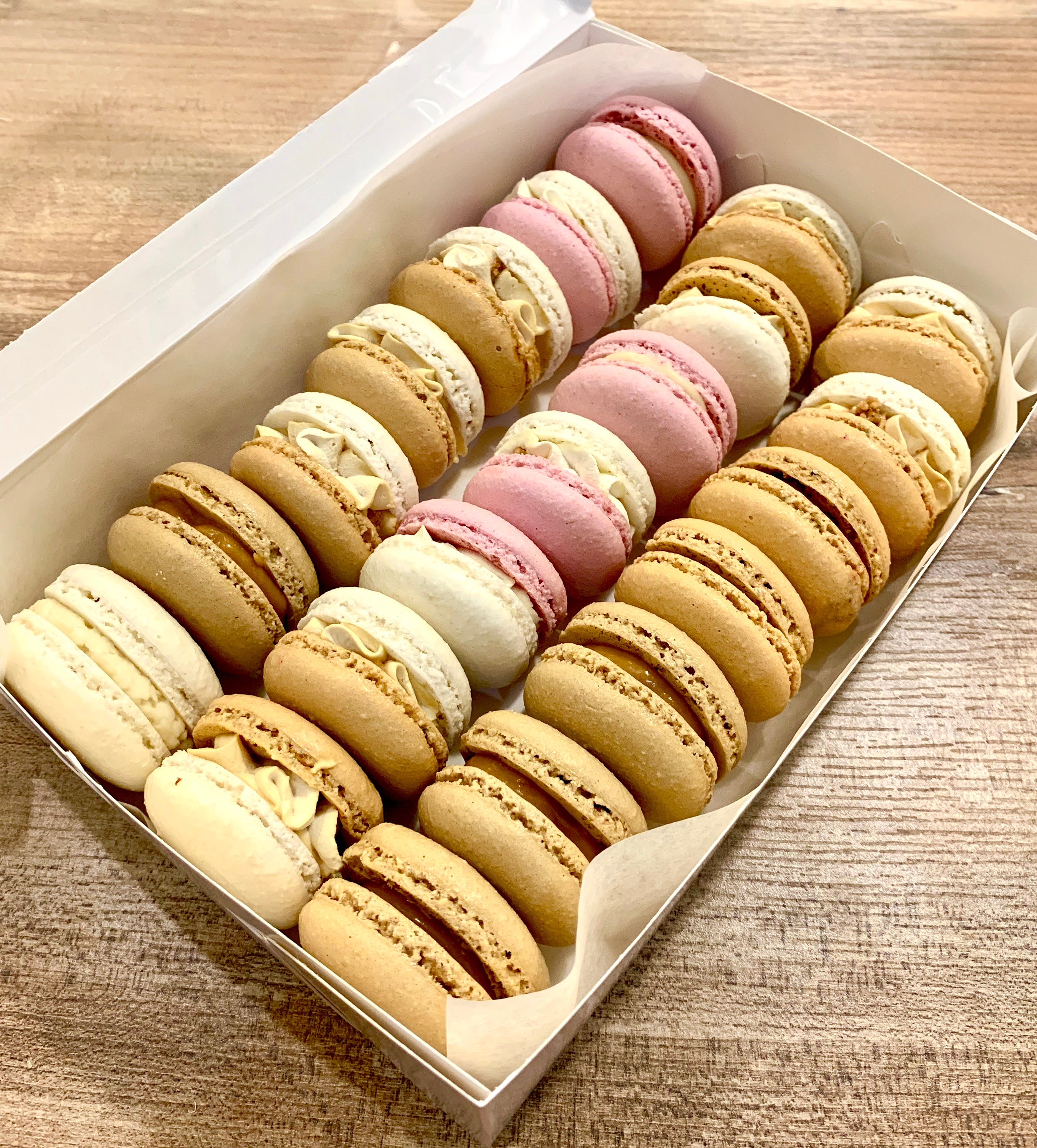 Box 21 macarons